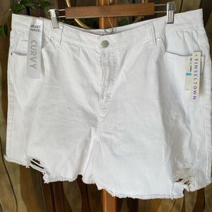 NWT Tinseltown White Frayed Hi-Rise Denim Shorts, The Mom Short, size 20W